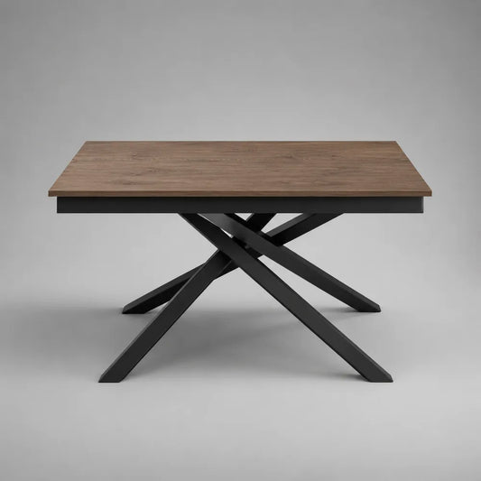 Tavolo da pranzo rettangolare 140x80x75 cm piano in MDF impiallacciato effetto rovere scuro struttura in acciaio verniciato nero gambe incrociate a X design moderno